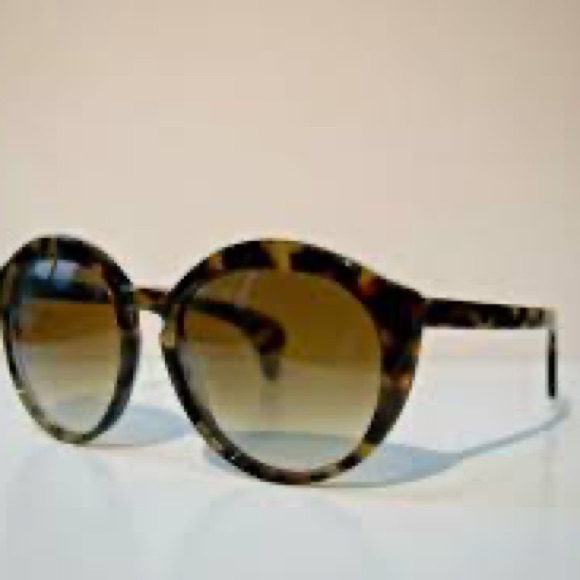 Bottega Veneta 195/S Rounded Cat-Eye Tortoise Shell Sunglasses With Soft Case